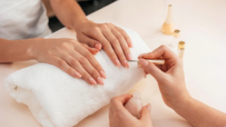 Manicura semipermanente
